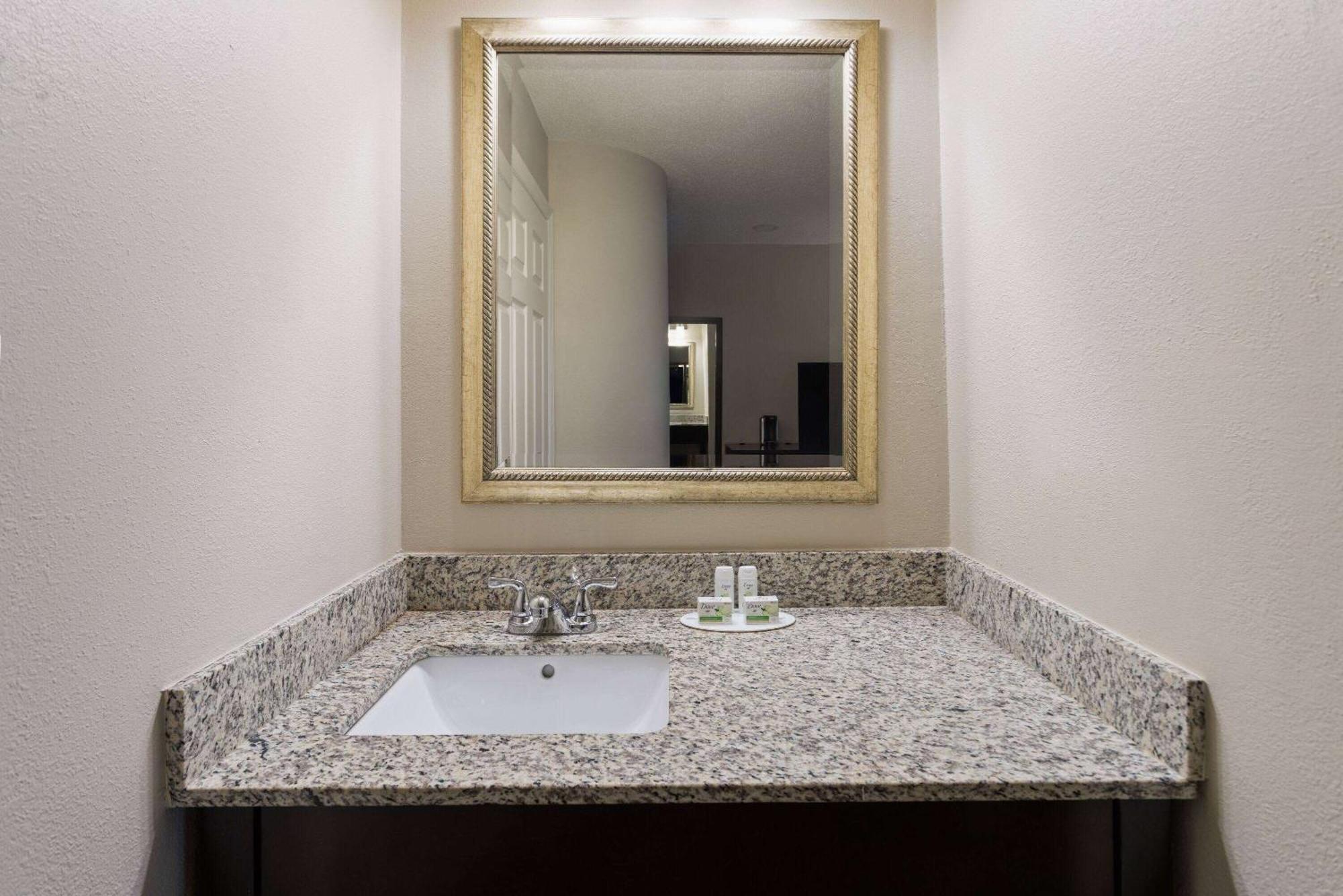 Baymont By Wyndham Newark At University Of Delaware Exterior foto